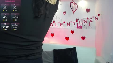 Snapshot of melodiroux_ chatting on February 15, 1:09 pm Melodi online show from February 15, 1:09 pm