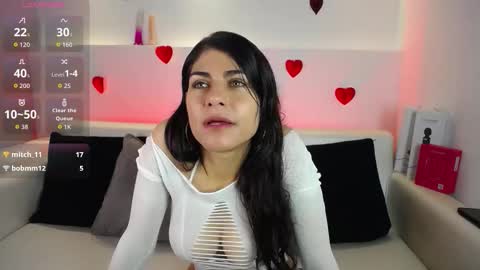 Snapshot of melodiroux_ chatting on February 25, 1:43 pm Melodi online show from February 25, 1:43 pm