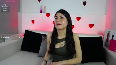 Snapshot of melodiroux_ chatting on February 27, 2:28 pm Melodi online show from February 27, 2:28 pm