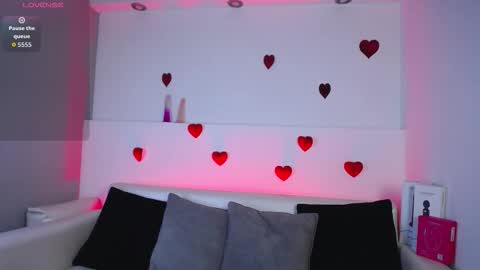 Snapshot of melodiroux_ chatting on February 28, 10:49 am Melodi online show from February 28, 10:49 am