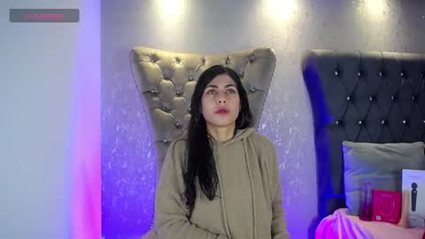 Snapshot of melodiroux_ chatting on March 16, 1:15 pm Melodi online show from March 16, 1:15 pm