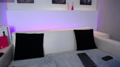 Snapshot of melodiroux_ chatting on March 17, 1:36 pm Melodi online show from March 17, 1:36 pm