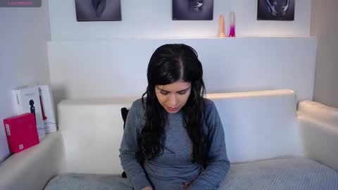 Snapshot of melodiroux_ chatting on March 19, 1:48 pm Melodi online show from March 19, 1:48 pm