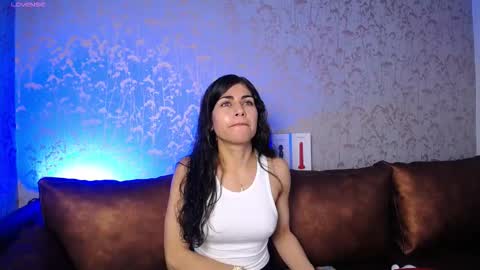 Snapshot of melodiroux_ chatting on March 23, 1:37 pm Melodi online show from March 23, 1:37 pm