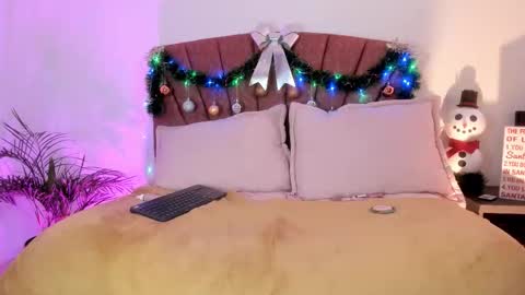  Leslie  online show from December 15, 11:47 am