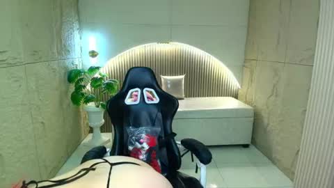 melody_clum online show from June 24, 1:48 am