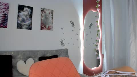 Snapshot of melody_cute10 chatting on September 12, 3:45 pm melody_cute10 online show from September 12, 3:45 pm