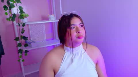 Snapshot of melodycollins__ chatting on March 14, 11:48 am M E L O D Y online show from March 14, 11:48 am