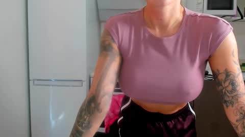 Snapshot of melodyhewit chatting on May 16, 10:36 am Masha online show from May 16, 10:36 am