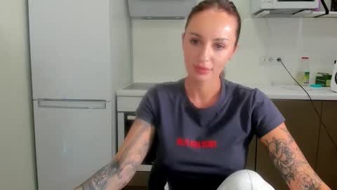 Snapshot of melodyhewit chatting on May 28, 9:17 am Masha online show from May 28, 9:17 am
