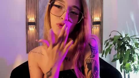 melodylanee online show from June 6, 11:04 am