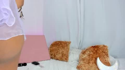 Snapshot of melodymoore_ chatting on April 19, 11:07 pm Melody online show from April 19, 11:07 pm