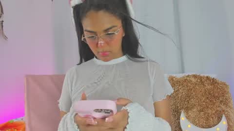 Snapshot of melodymoore_ chatting on June 20, 1:19 am Melody online show from June 20, 1:19 am