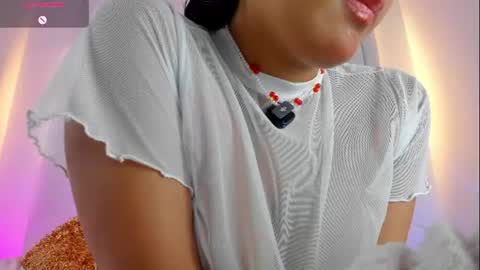 Snapshot of melodymoore_ chatting on July 25, 9:23 pm Melody online show from July 25, 9:23 pm