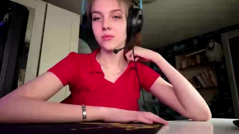 Hi Im Aria 18 years old online show from September 19, 12:06 pm