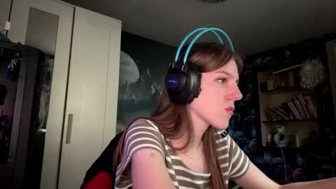 Hi Im Aria 18 years old online show from September 26, 12:31 pm