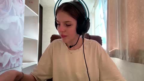 Hi Im Aria 18 years old online show from October 2, 12:01 pm