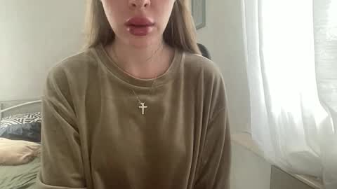 Snapshot of meloodiesweet chatting on November 16, 11:16 am Melodie Sweet online show from November 16, 11:16 am