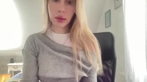 Snapshot of meloodiesweet chatting on November 22, 8:57 am Melodie Sweet online show from November 22, 8:57 am