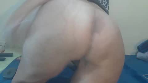 Snapshot of melsweet chatting on May 25, 5:19 pm LadyBruna online show from May 25, 5:19 pm