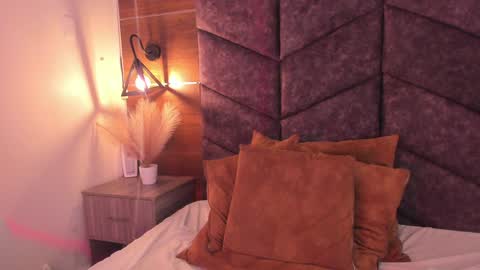  Memphis Williams  online show from February 8, 9:24 am