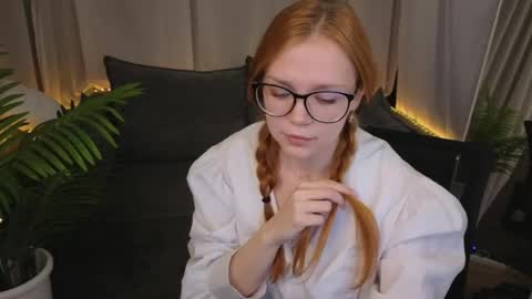 memymee_ online show from June 8, 1:39 am