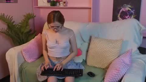 memymee_ online show from June 11, 2:53 am