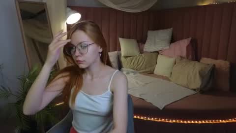 Snapshot of memymee_ chatting on June 18, 1:28 am memymee_ online show from June 18, 1:28 am
