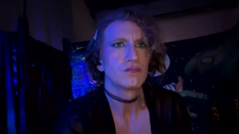 memyselfnirene804 online show from April 28, 7:46 am