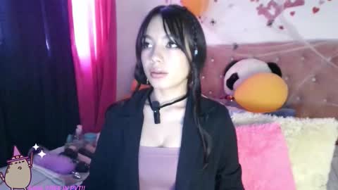 Snapshot of mena_hicks chatting on October 5, 8:29 pm Heart online show from October 5, 8:29 pm