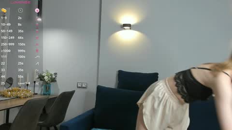 Snapshot of mendaciouss chatting on December 28, 2:21 pm Hello My name is Lily online show from December 28, 2:21 pm
