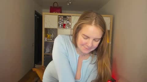 Snapshot of meow_k1tty chatting on February 12, 6:52 am Flora Next stream November 17th at 6 GMT online show from February 12, 6:52 am