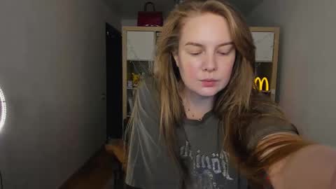 Snapshot of meow_k1tty chatting on February 17, 4:53 am Flora Next stream November 17th at 6 GMT online show from February 17, 4:53 am