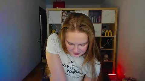 Snapshot of meow_k1tty chatting on March 6, 4:31 am Flora Next stream November 17th at 6 GMT online show from March 6, 4:31 am