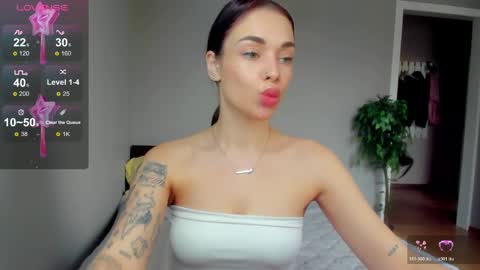 Snapshot of meow_moore chatting on April 11, 3:33 am Megan online show from April 11, 3:33 am
