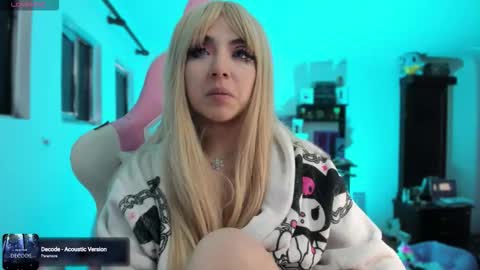 Snapshot of meowmelf chatting on December 15, 8:02 pm meowmelf online show from December 15, 8:02 pm