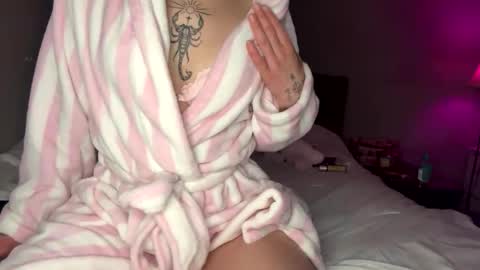 Snapshot of meowmeow_emma chatting on November 6, 10:54 pm meowmeow_emma online show from November 6, 10:54 pm