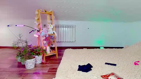 Snapshot of meowroslava chatting on November 13, 11:42 am meowroslava online show from November 13, 11:42 am