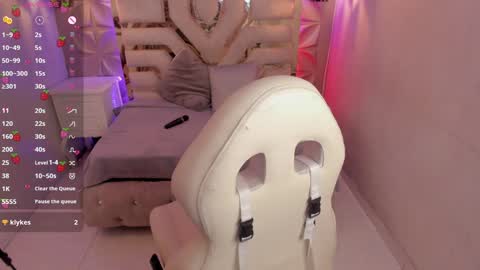    online show from January 22, 11:53 pm