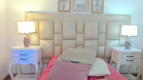 Snapshot of meredit_lane chatting on February 27, 5:13 am online show from February 27, 5:13 am