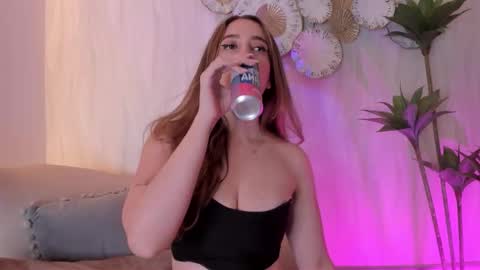 Snapshot of meredit_lane chatting on March 3, 6:58 pm online show from March 3, 6:58 pm