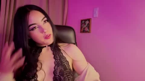 Snapshot of meredith_spencer chatting on February 5, 2:27 am meredith_spencer online show from February 5, 2:27 am