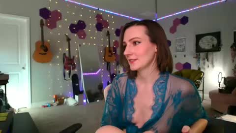 Meredith Bae online show from December 6, 10:41 pm
