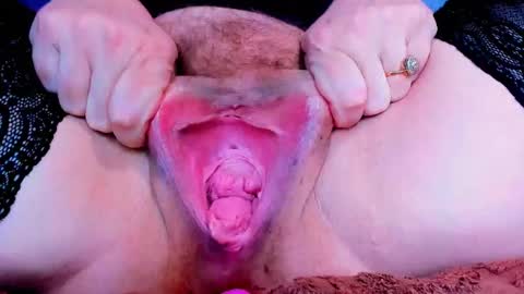 Snapshot of merelin_gold chatting on February 22, 8:09 pm SOPHIE is the queen of squirt online show from February 22, 8:09 pm