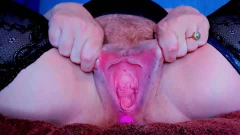 Snapshot of merelin_gold chatting on March 5, 5:18 am SOPHIE is the queen of squirt online show from March 5, 5:18 am