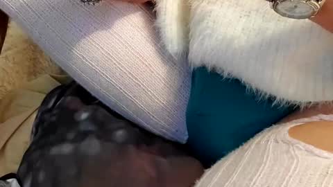 gurlnips online show from January 6, 9:30 am