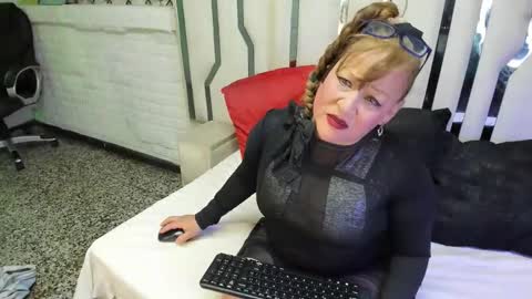 Snapshot of meriland_hh chatting on May 3, 5:46 am Meriland online show from May 3, 5:46 am
