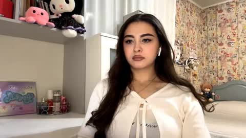 Enni online show from November 18, 6:01 pm