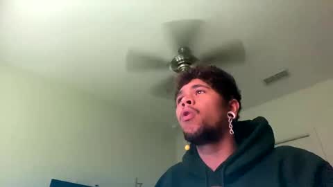 Snapshot of merlinharriss chatting on February 12, 8:40 pm Merlinz Magic online show from February 12, 8:40 pm