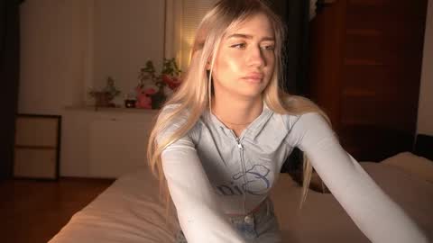 Snapshot of mermaids_ chatting on April 11, 7:18 pm Lara OFFLINE online show from April 11, 7:18 pm